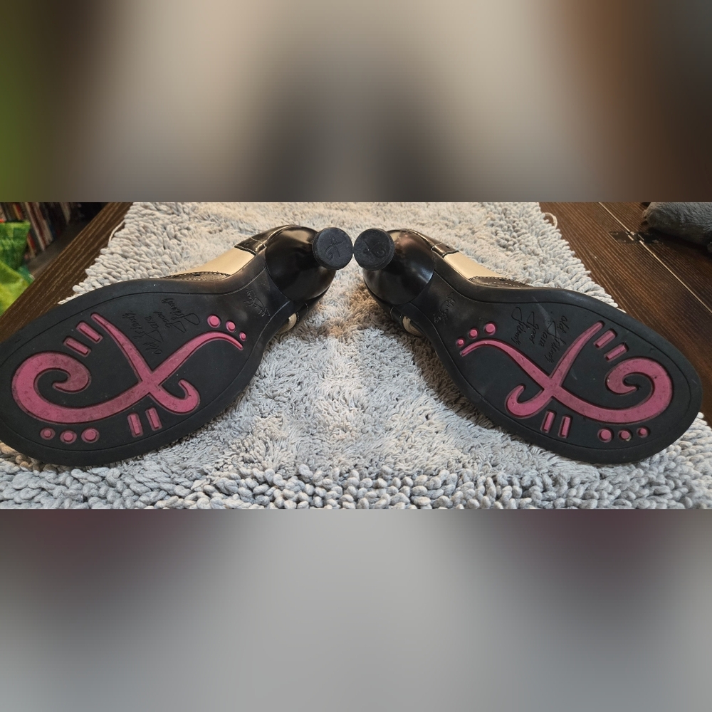 Elegant Black and Cream Women's Heels - Picture 7 of 12